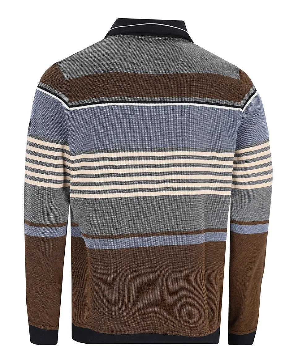 Braun und grau gestreifter Pullover mit Polokragen.