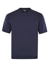 Navyblaues rundhals kurzarm t-shirt mit dezentem logo-stick auf der linken brust und markenetikett am kragen