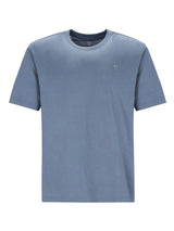 T-shirt mit rundhals aus weicher blauer baumwolle mit dezentem, besticktem logo auf der linken brust