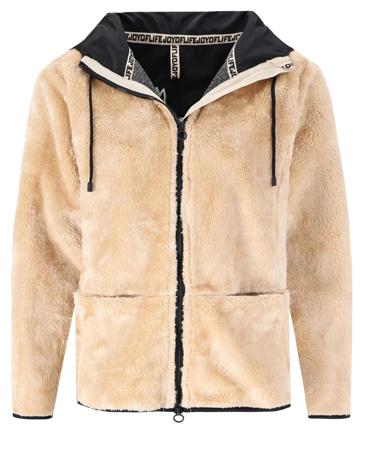Beigefarbene Teddybärjacke mit schwarzer Kapuze und Reißverschluss, weiches Material.