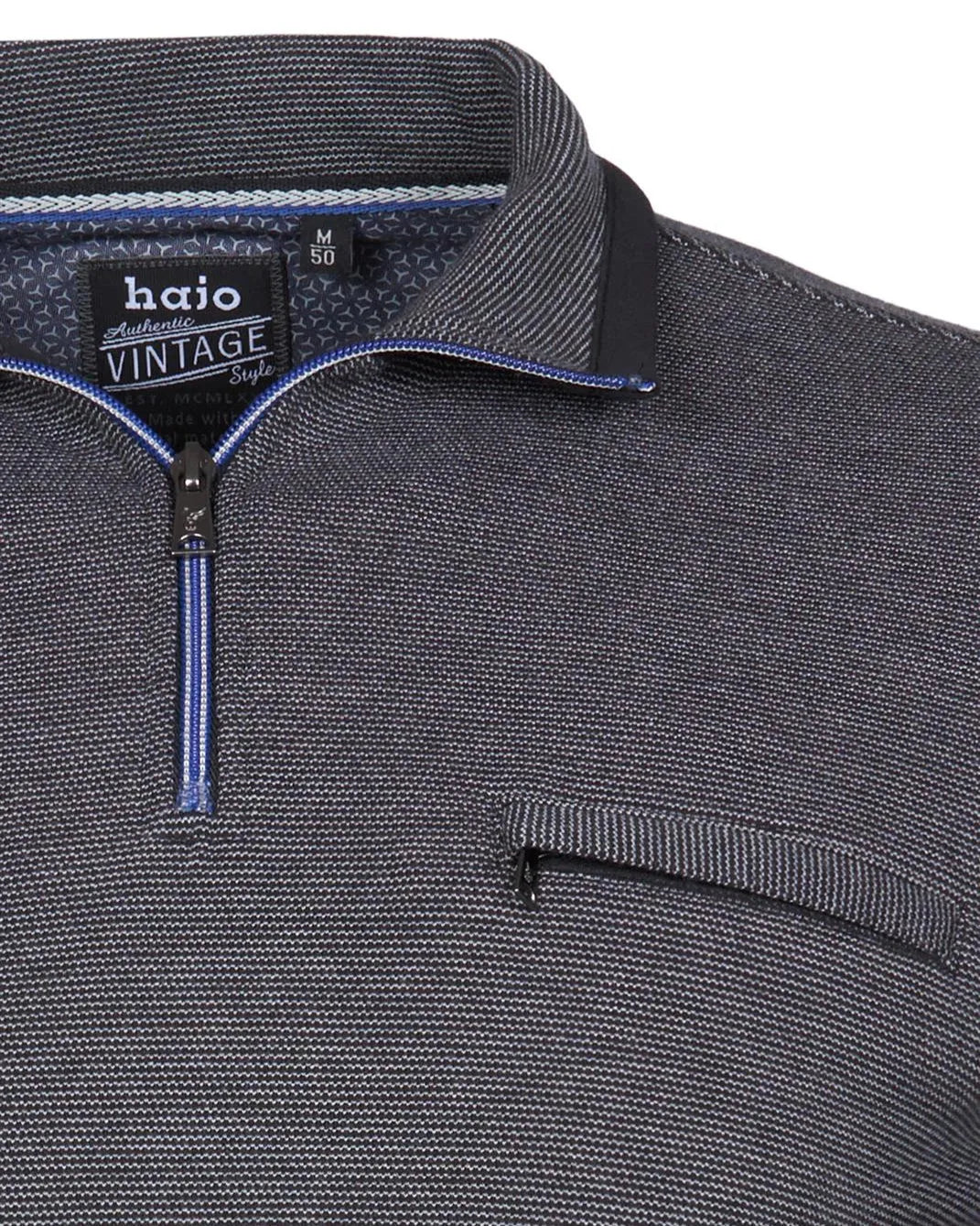 Halo Vintage dunkelgrauer strukturierter Pullover mit Viertel-Reißverschluss, blauer Zierleiste und Tasche.