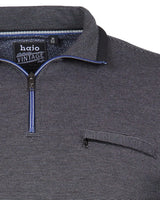 Halo Vintage dunkelgrauer strukturierter Pullover mit Viertel-Reißverschluss, blauer Zierleiste und Tasche.