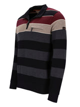 Gestreiftes Poloshirt mit marunfarbenen, grauen und beigen Streifen auf schwarzem Hintergrund.
