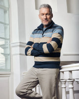 Gestreifter langärmeliger Pullover mit Viertelreißverschluss für Herren in Blau, Beige und Hellblau.