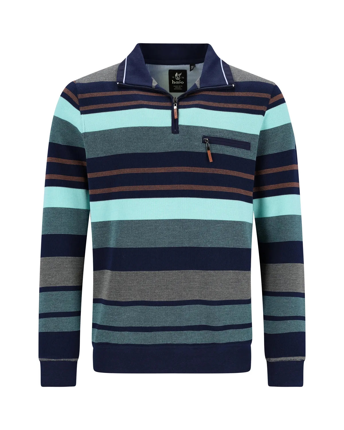 Gestreiftes Poloshirt mit marineblauen, blaugrünen und braunen Streifen auf einem strukturierten Stoff.